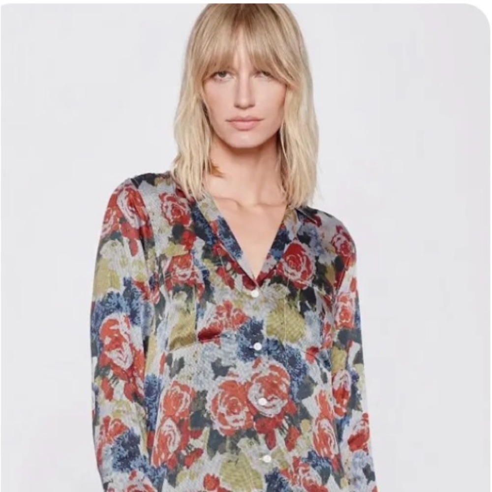 Equipment Sonny Silk Pajama Shirt in Rouge Multi Floral Print Size Medium